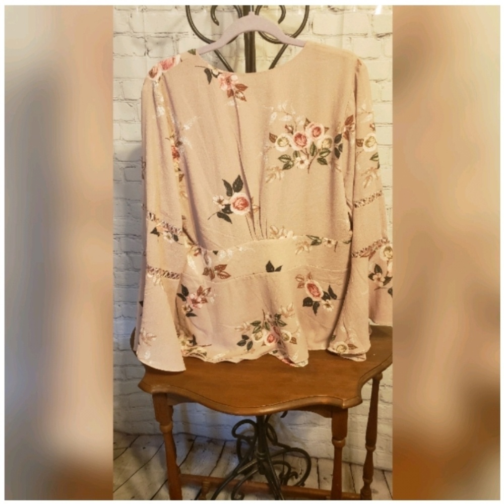 City Chic Pink Floral Peplum Top - Picture 2 of 7